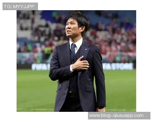 日本队3-0战胜玻利维亚球员们向执教百场的森保一献上祝福